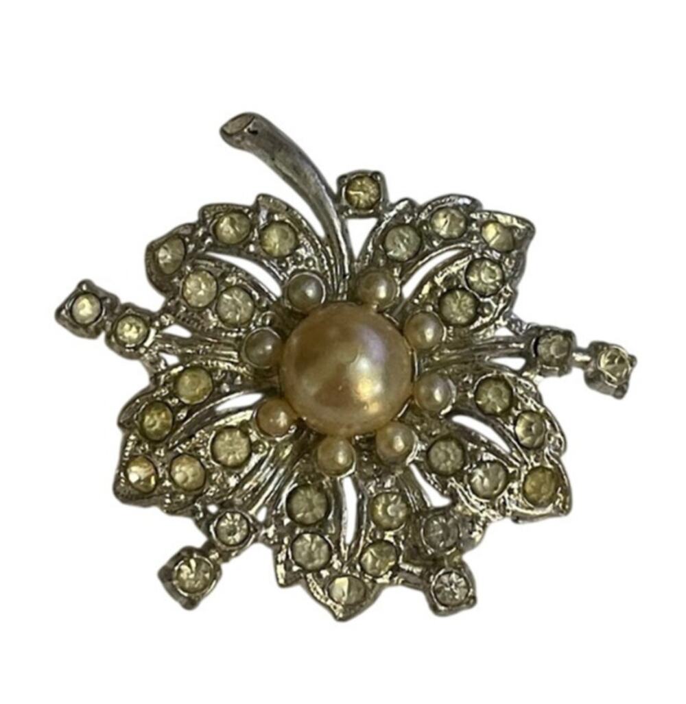 Vintage Silver Tone Starburst  Floral Brooch Antique Faux Peral Rhinestone Pin